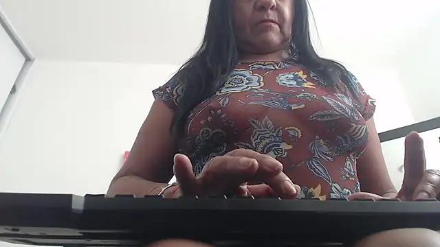 katiehotx online show from June 10, 2026, 1:18 am