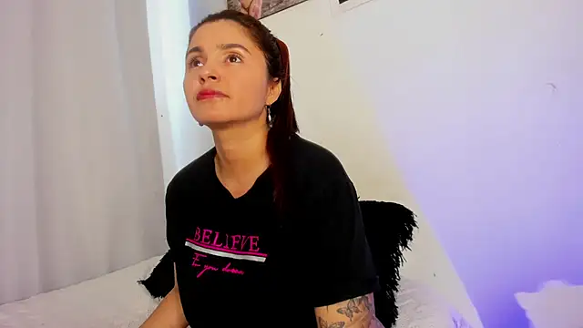 Sarah Jhonson online show from February 27, 2026, 7:24 pm