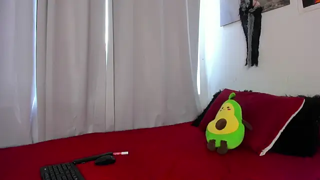 Sarah Jhonson online show from November 3, 2025, 3:37 pm