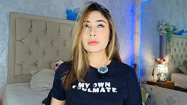 Snapshot of nini_love01 chatting on June 12, 2026, 3:37 am nini love01 online show from June 12, 2026, 3:37 am