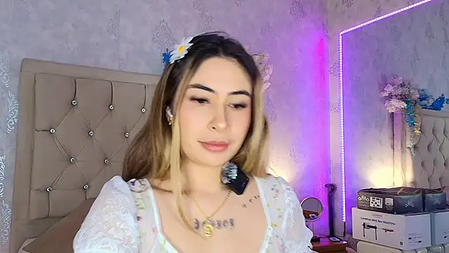 Snapshot of nini_love01 chatting on June 15, 2026, 3:51 am nini love01 online show from June 15, 2026, 3:51 am