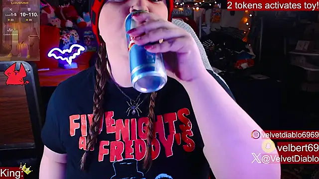 VelvetDiablo online show from September 17, 2025, 11:40 pm