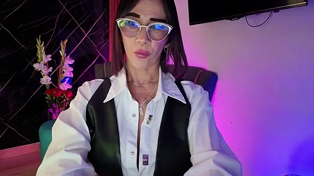 crisstal miler online show from April 29, 2026, 6:36 pm