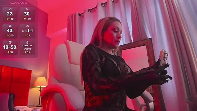 Holly madison  online show from September 26, 2025, 1:29 pm