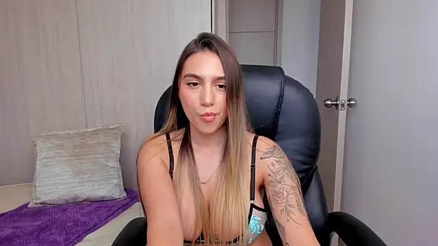 StacyConner online show from September 24, 2025, 6:47 pm