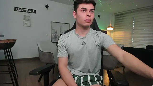 alejooo twink online show from February 27, 2025, 9:47 pm