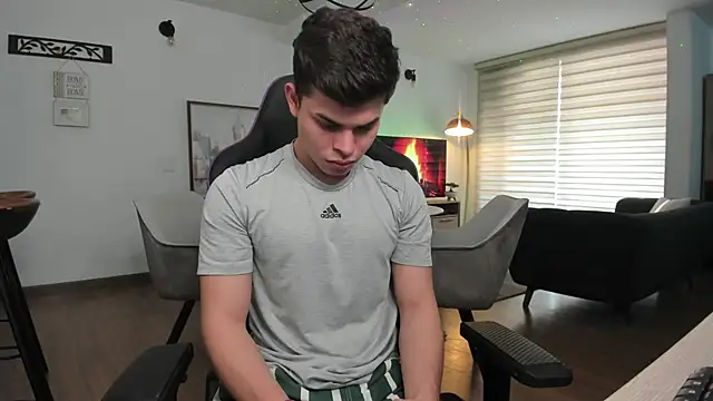 alejooo twink online show from February 27, 2025, 6:42 pm