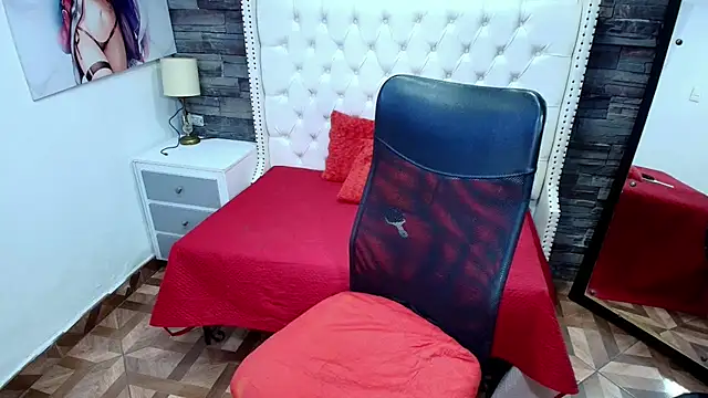 TRINY TS online show from July 14, 2026, 8:37 pm