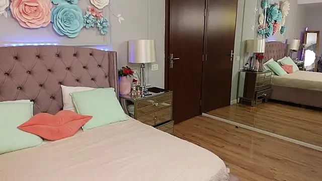 Snapshot of MelissaWatts chatting on February 4, 2026, 1:44 am MelissaWatts online show from February 4, 2026, 1:44 am