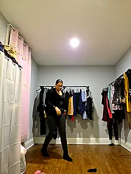 Snapshot of Nikkierosee chatting on February 16, 2026, 11:46 pm Nikkierosee online show from February 16, 2026, 11:46 pm