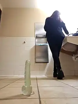 Snapshot of Nikkierosee chatting on March 19, 2025, 6:14 am Nikkierosee online show from March 19, 2025, 6:14 am