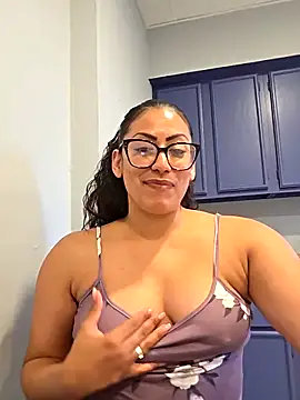 Snapshot of Nikkierosee chatting on October 22, 2025, 9:35 pm Nikkierosee online show from October 22, 2025, 9:35 pm