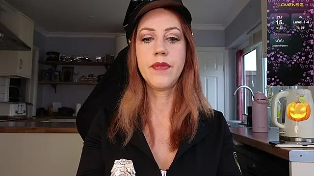 stripmequick online show from October 31, 2025, 10:56 am