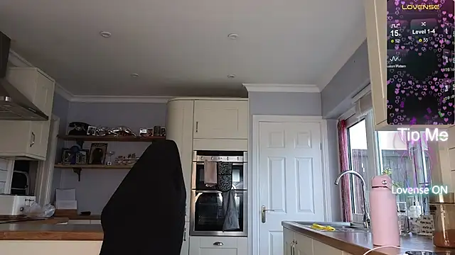 stripmequick online show from November 11, 2025, 10:43 am