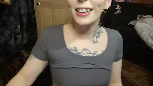 TeenyDoll online show from April 16, 2026, 2:23 am