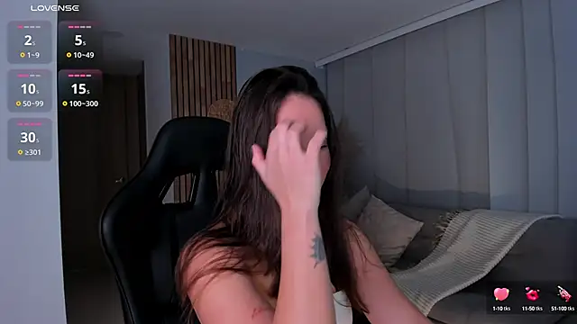 Snapshot of AnnieHallX chatting on March 19, 2025, 1:10 am AnnieHallX online show from March 19, 2025, 1:10 am