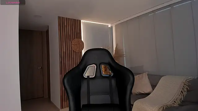 Snapshot of AnnieHallX chatting on March 4, 2025, 12:01 pm AnnieHallX online show from March 4, 2025, 12:01 pm