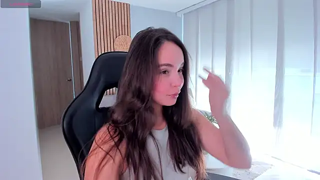 Snapshot of AnnieHallX chatting on October 6, 2025, 8:09 pm AnnieHallX online show from October 6, 2025, 8:09 pm