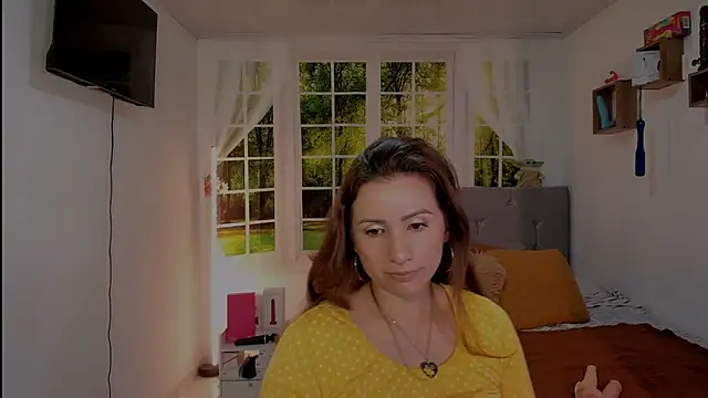 vanessabrown  online show from May 3, 2026, 2:53 pm