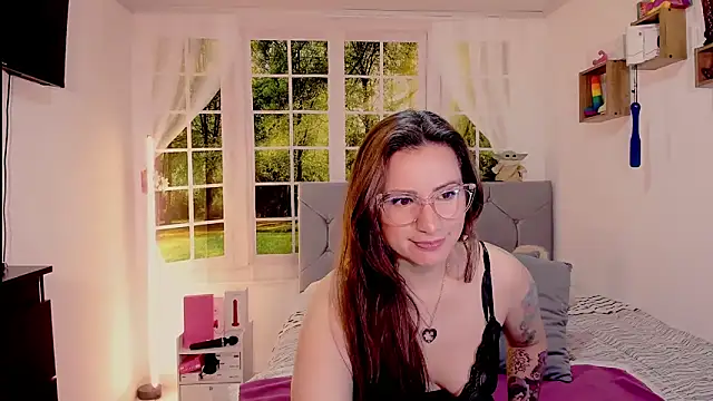 vanessabrown  online show from June 15, 2026, 4:17 pm