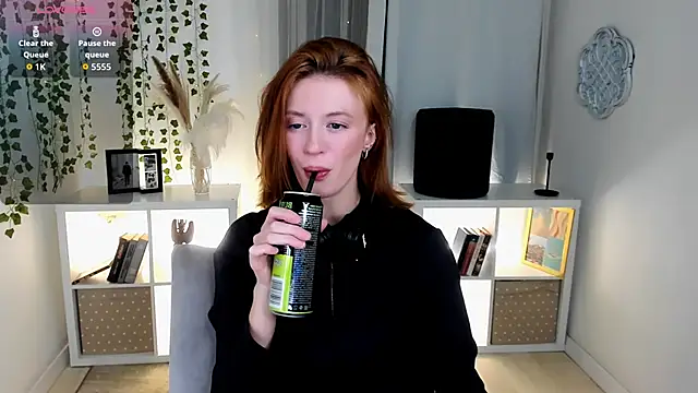 Snapshot of Salme_Sweet chatting on October 15, 2025, 9:45 pm Salme Sweet online show from October 15, 2025, 9:45 pm