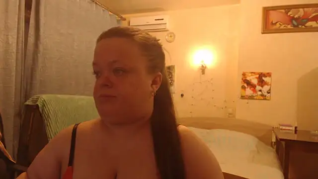 Snapshot of Janiffer_MiMi chatting on March 18, 2025, 1:24 am Janiffer MiMi online show from March 18, 2025, 1:24 am