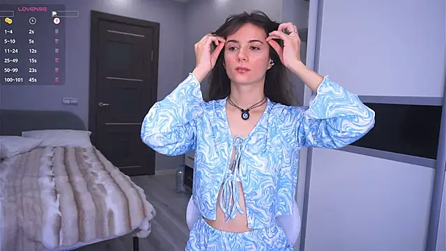 Holla Molly online show from February 26, 2026, 5:51 am