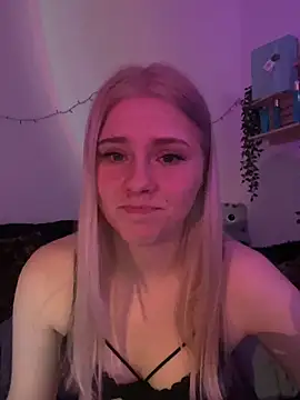 Blueeyezz0 online show from February 25, 2026, 8:41 pm