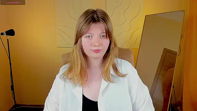 Vivian cutie online show from March 13, 2025, 3:28 pm