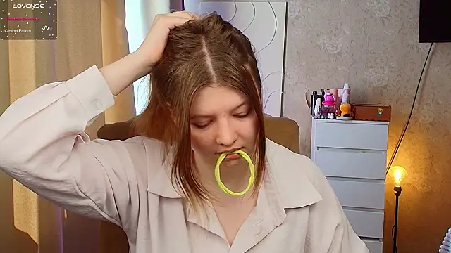 Vivian cutie online show from March 21, 2026, 10:31 am