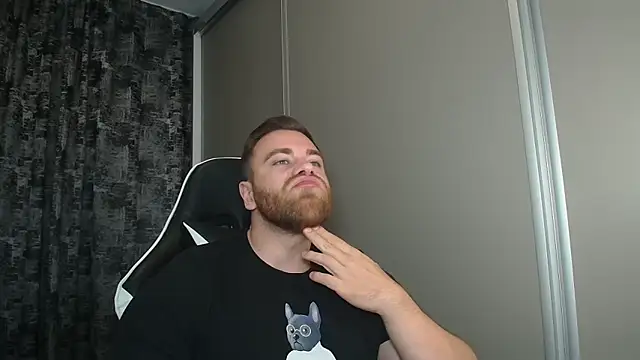 Thori92 online show from October 31, 2025, 6:04 pm