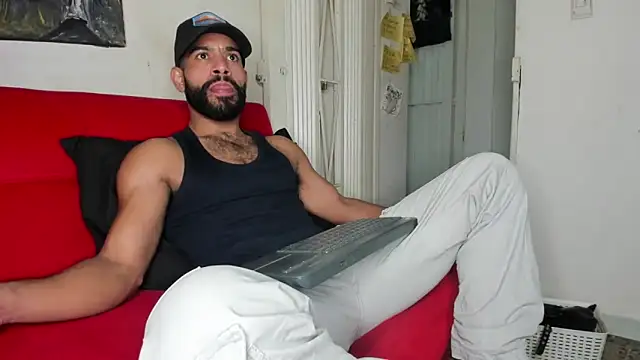 Snapshot of sweatyhairypig23 chatting on February 4, 2026, 11:27 am sweatyhairypig23 online show from February 4, 2026, 11:27 am