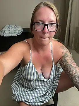 Lizzyloo online show from July 15, 2026, 12:39 am