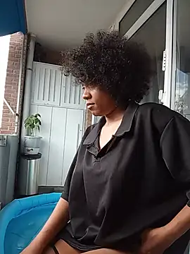 Therainqueen online show from July 2, 2026, 9:04 am