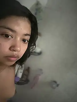 Peach Girll online show from March 17, 2026, 9:18 pm