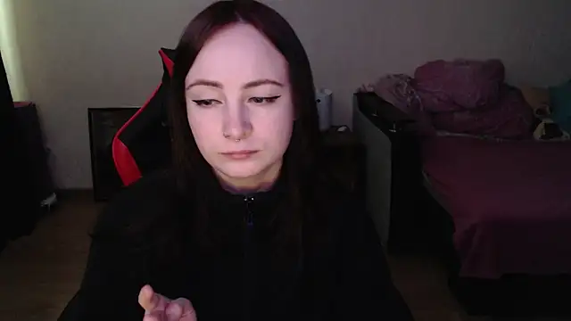 Laralianna online show from April 30, 2026, 5:03 am