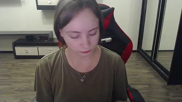 Laralianna online show from March 18, 2025, 2:50 pm