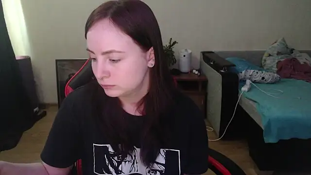 Laralianna online show from May 8, 2026, 9:24 am