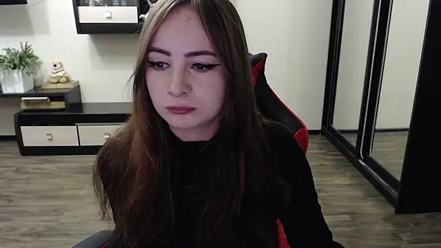 Laralianna online show from September 18, 2025, 7:55 am