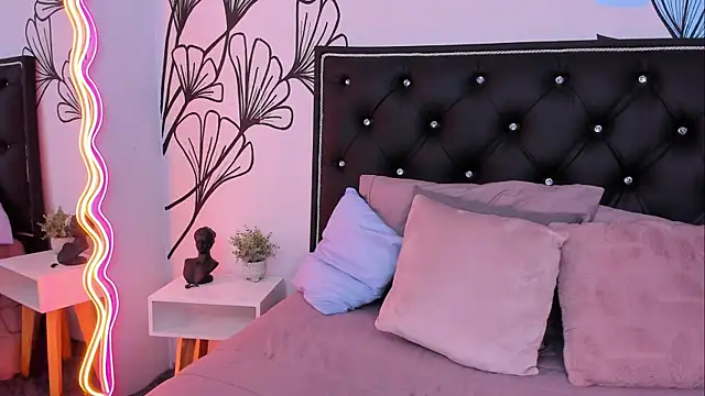 Sweet Ariadna  online show from August 4, 2026, 12:20 pm
