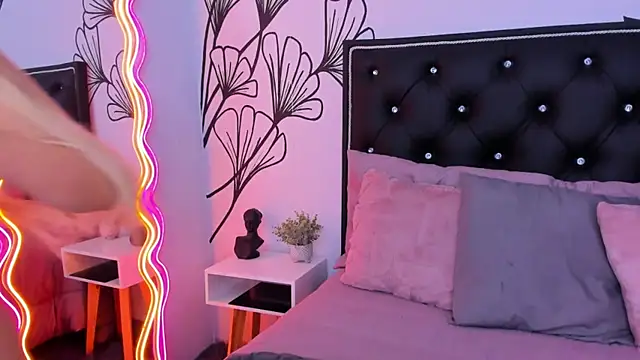 Sweet Ariadna  online show from June 24, 2026, 12:15 pm