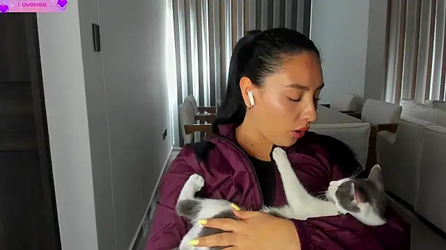 AnushaKumari online show from September 29, 2025, 3:06 pm