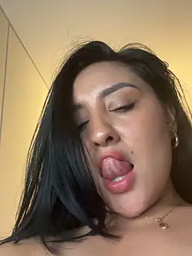 Snapshot of AnushaKumari chatting on April 15, 2026, 7:58 pm AnushaKumari online show from April 15, 2026, 7:58 pm