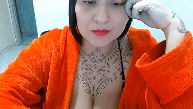 vaholiver online show from July 28, 2026, 1:24 am