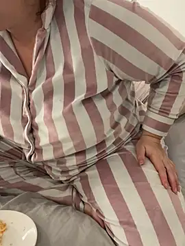 Snapshot of sweeti_Em chatting on March 13, 2026, 9:03 am sweeti Em online show from March 13, 2026, 9:03 am