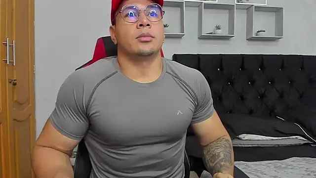 tyler hank01 online show from June 14, 2026, 3:35 pm
