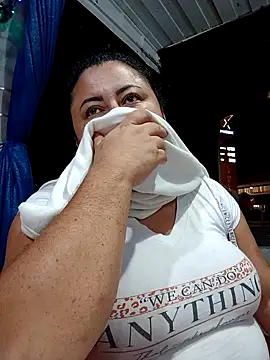 Snapshot of Monseratte21 chatting on December 15, 2025, 4:29 am Monseratte21 online show from December 15, 2025, 4:29 am