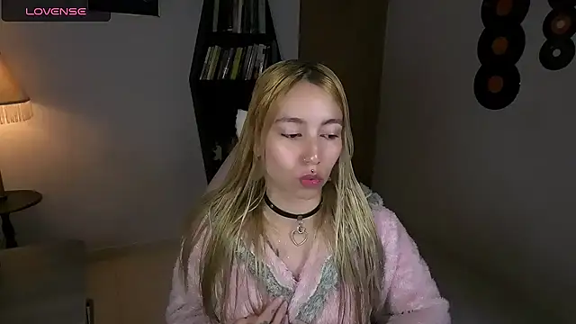 Saucy Jenn online show from October 19, 2025, 7:05 pm