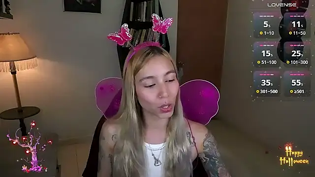 Saucy Jenn online show from November 1, 2025, 3:35 am