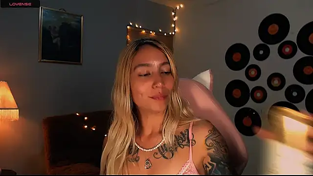 Saucy Jenn online show from March 2, 2025, 5:01 am